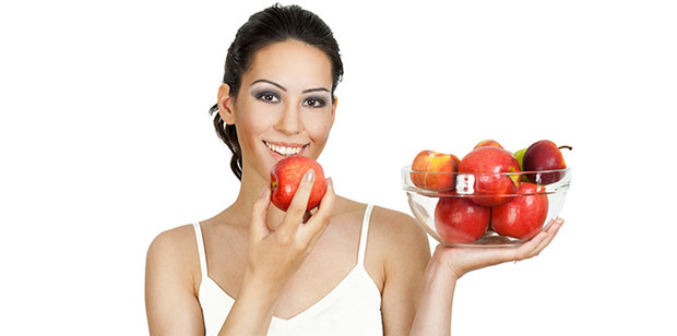 woman eating apples