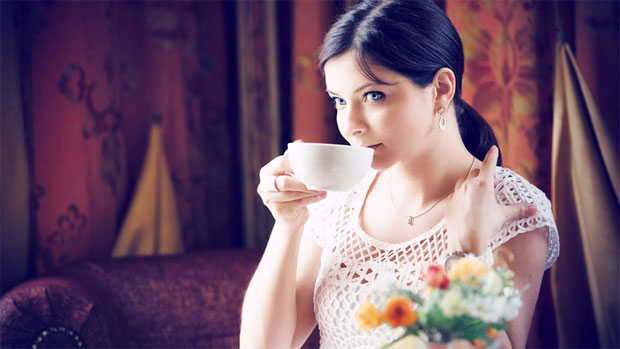 girl drinking ginger tea