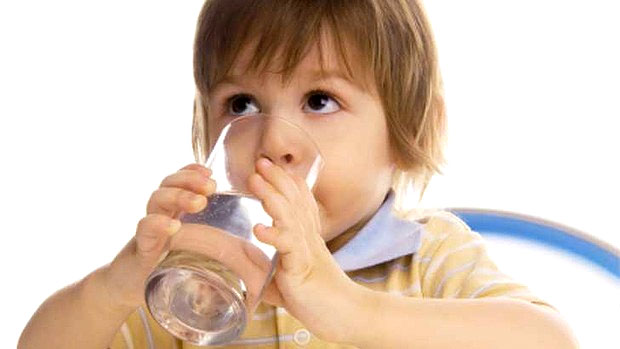 kid drinking water